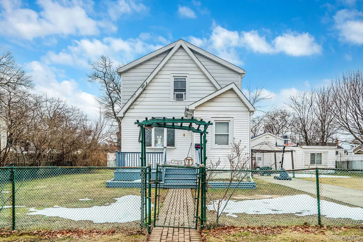 180 25th Street, Copiague, NY 11726 - #1