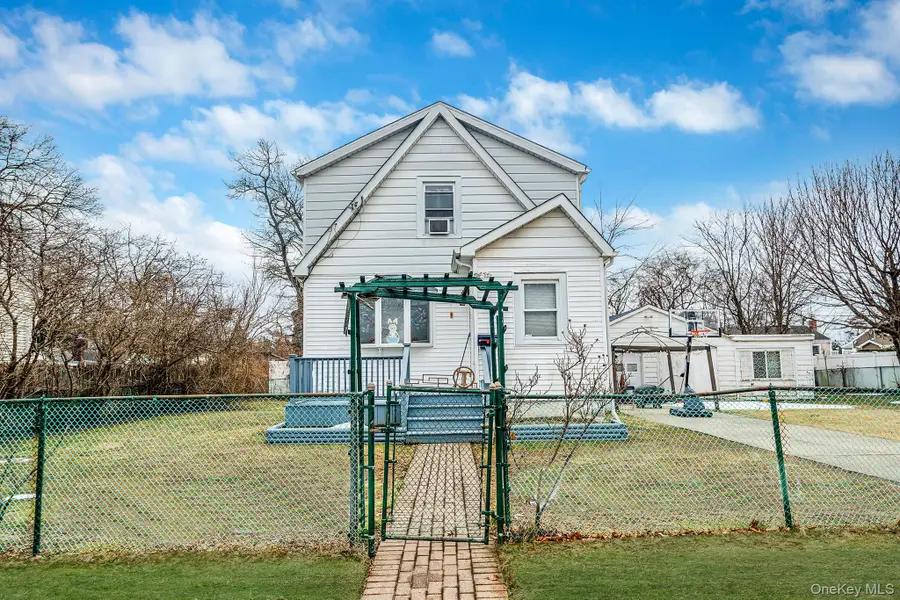 180 25th Street, Copiague, NY 11726 - #2