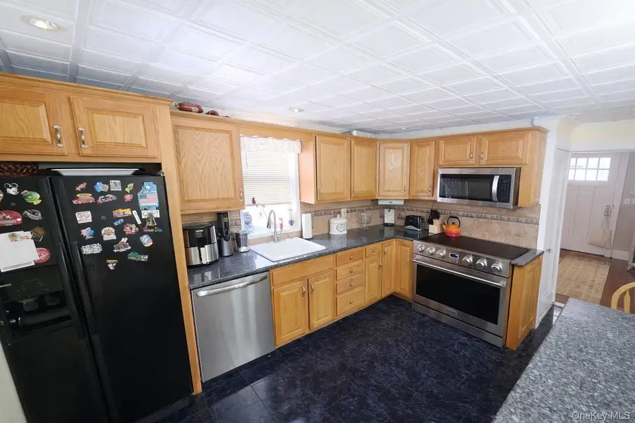 2725 Fenton Avenue, Bronx, NY 10469 - Image #2