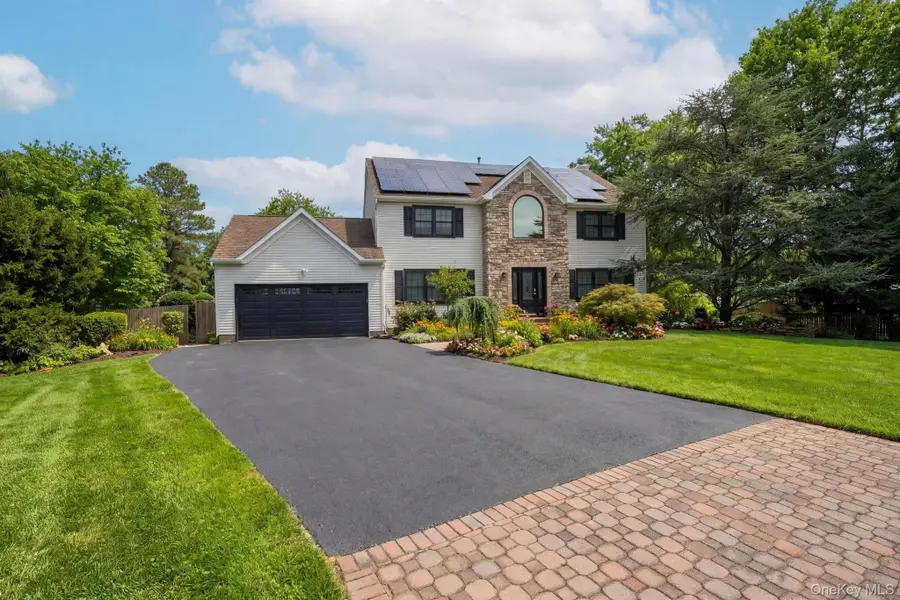 19 Lindsey Place, Holbrook, NY 11741 - #2