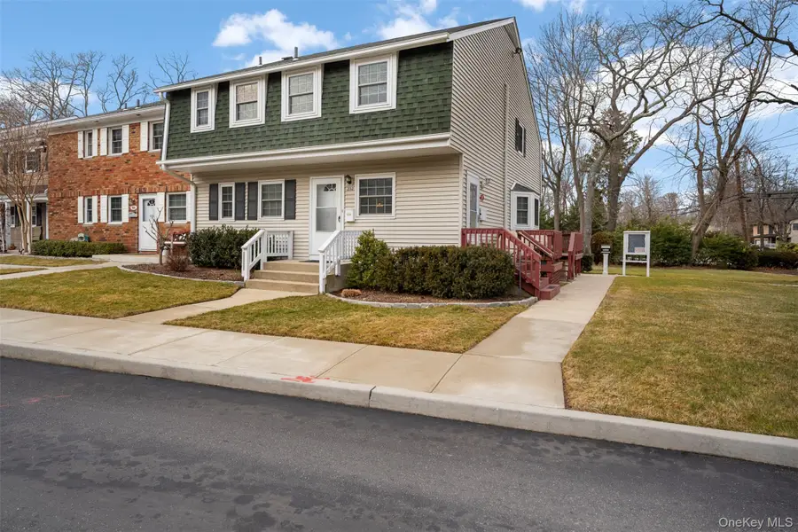 252 Village Drive #252, Hauppauge, NY 11788 - Image #3