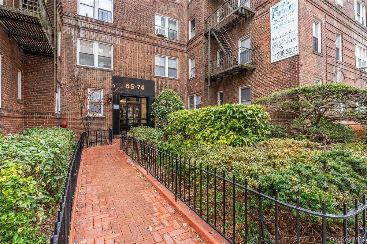 65-74 Saunders Street #6J, Rego Park, NY 11374 - Image #1