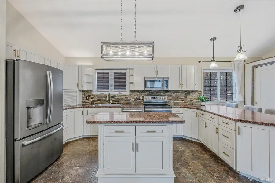 43 Madeline Road, Ridge, NY 11961 - Image #3