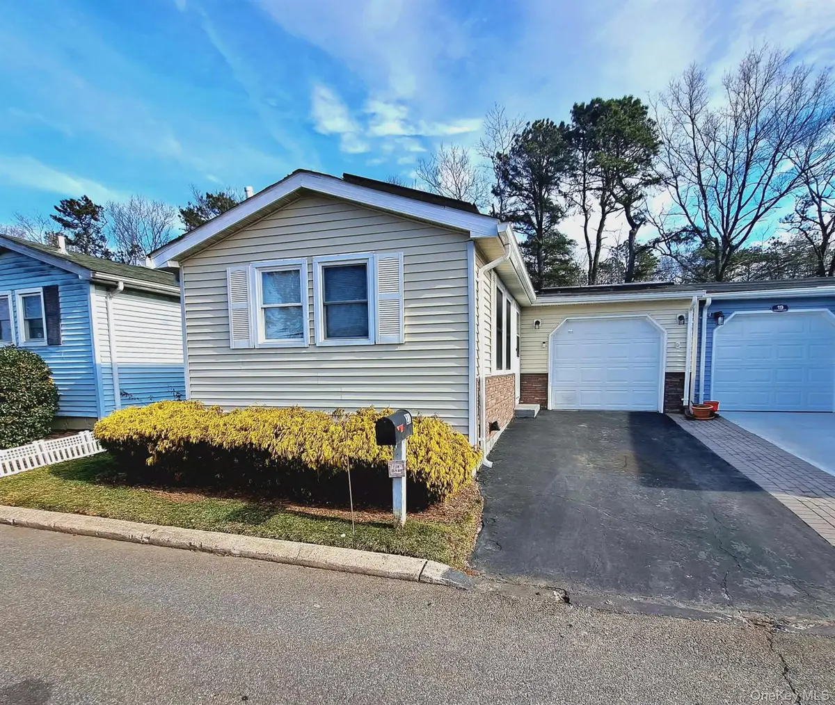 21 Village Circle E, Manorville, NY 11949 - Image #1