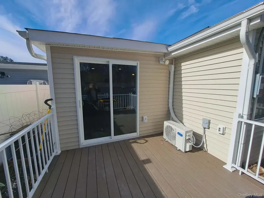 21 Village Circle E, Manorville, NY 11949 - Image #3