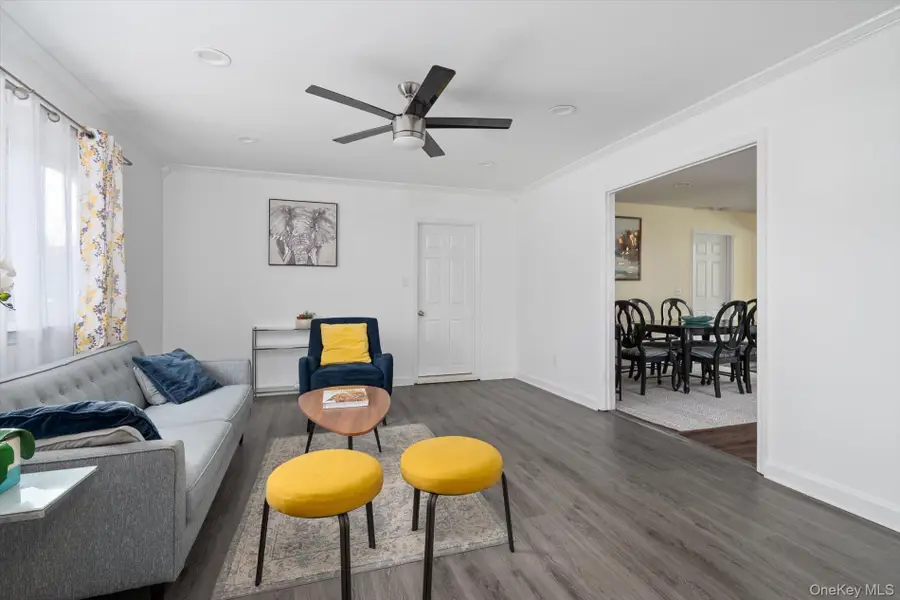 1 Park Court, Smithtown, NY 11787 - Image #3