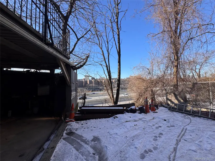 907 Summit Avenue, Bronx, NY 10452 - Image #2