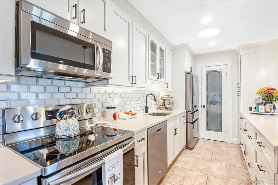 203 Cabot Court S, Saint James, NY 11780 - #2