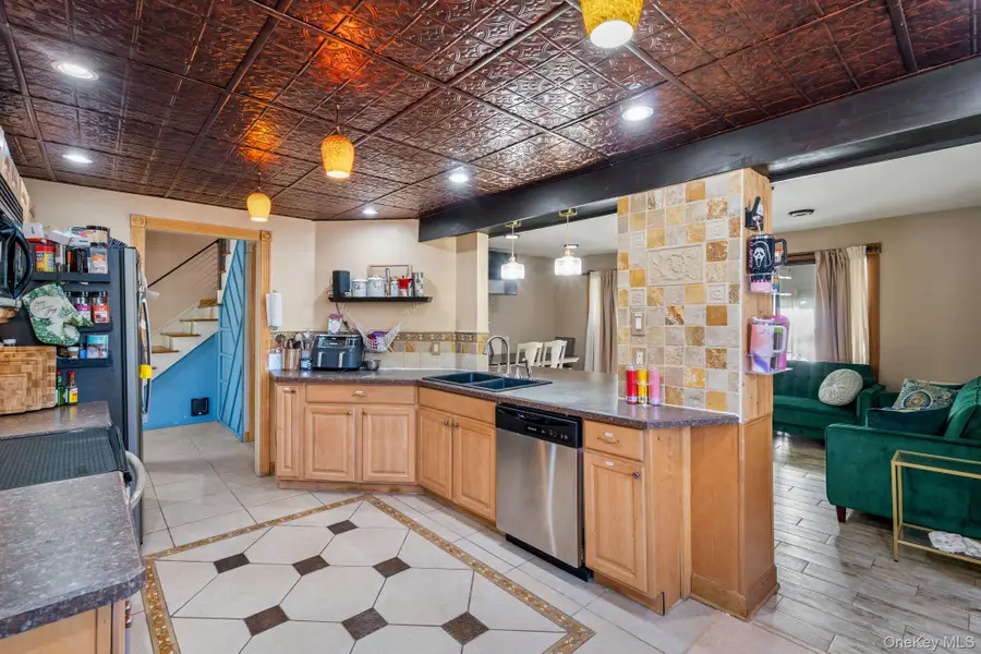 42 Beechwood Park, Poughkeepsie, NY 12601 - Image #2