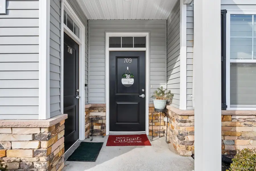 709 Breton Way, Glen Cove, NY 11542 - Image #2