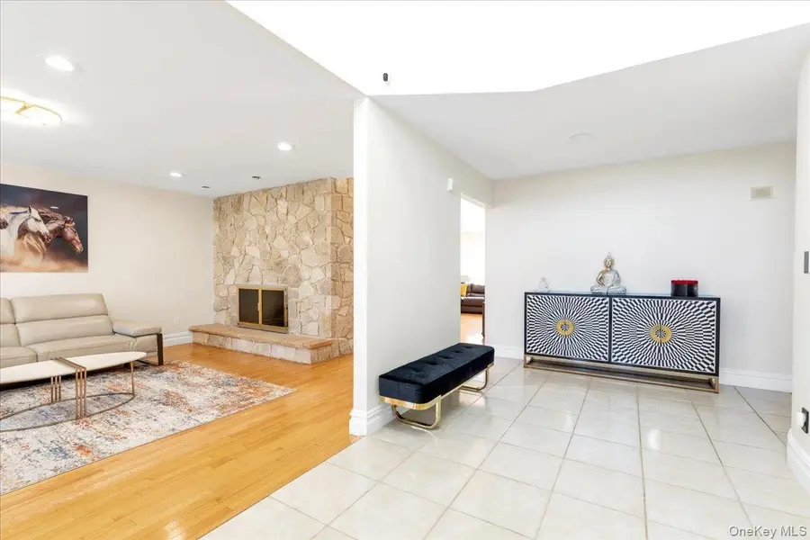 219 Carnation Drive, Farmingdale, NY 11735 - Image #3