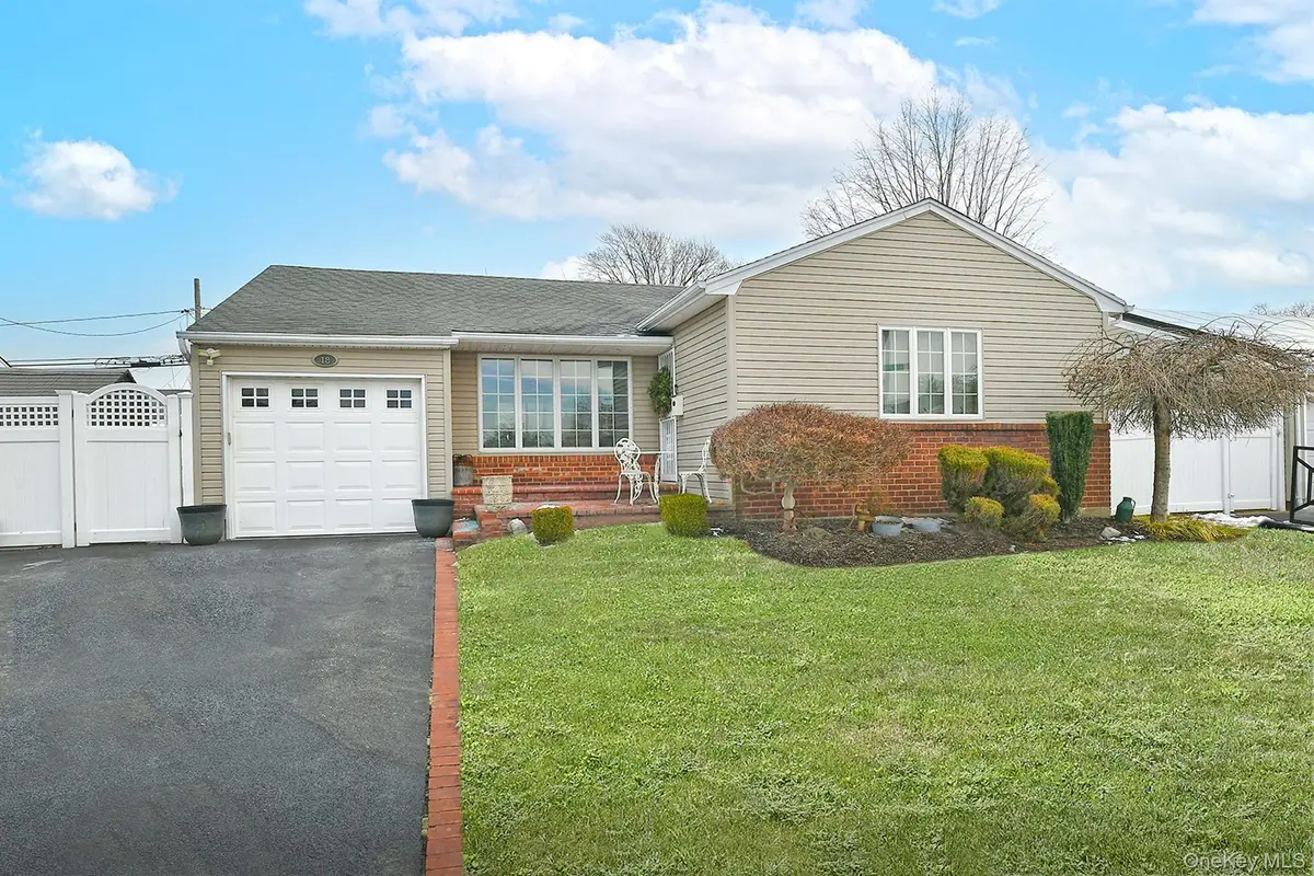 18 Vassar Lane, Hicksville, NY 11801 - Image #1
