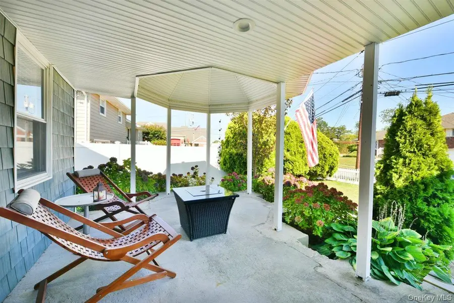 3 Berryhill Lane, Bethpage, NY 11714 - Image #3