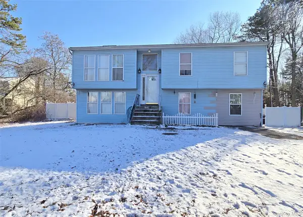 54 Beacon Street, Shirley, NY 11967