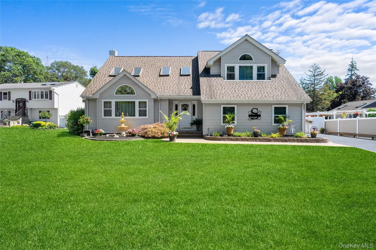 3 Crystal Brook Court, Islip, NY 11751 - Image #1