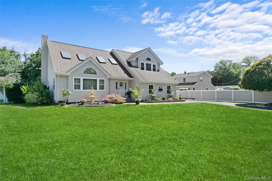 3 Crystal Brook Court, Islip, NY 11751 - Image #2