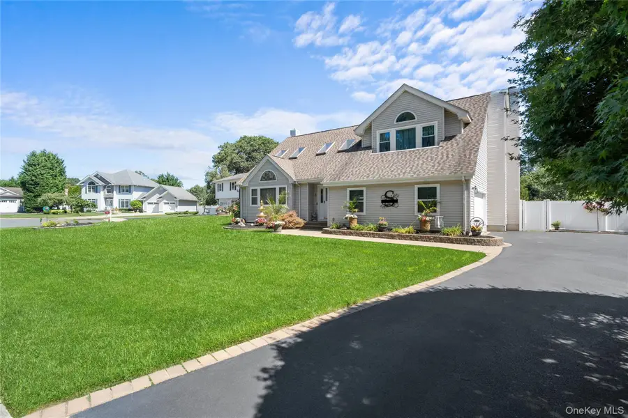 3 Crystal Brook Court, Islip, NY 11751 - Image #3