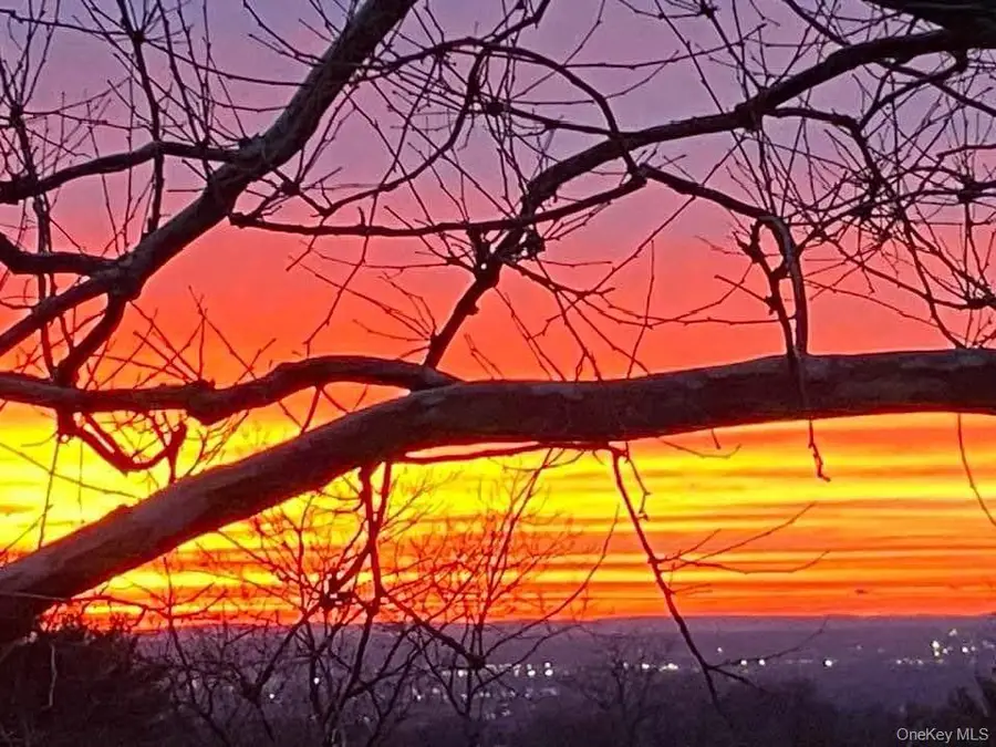 678 Sierra Vista Lane, Valley Cottage, NY 10989 - Image #2