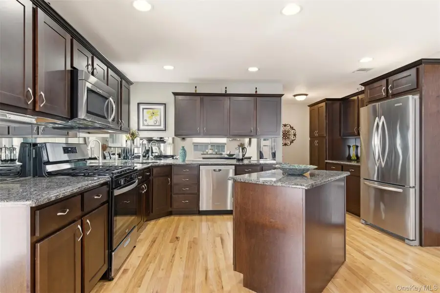 4 Macintosh Lane, Selden, NY 11784 - Image #3