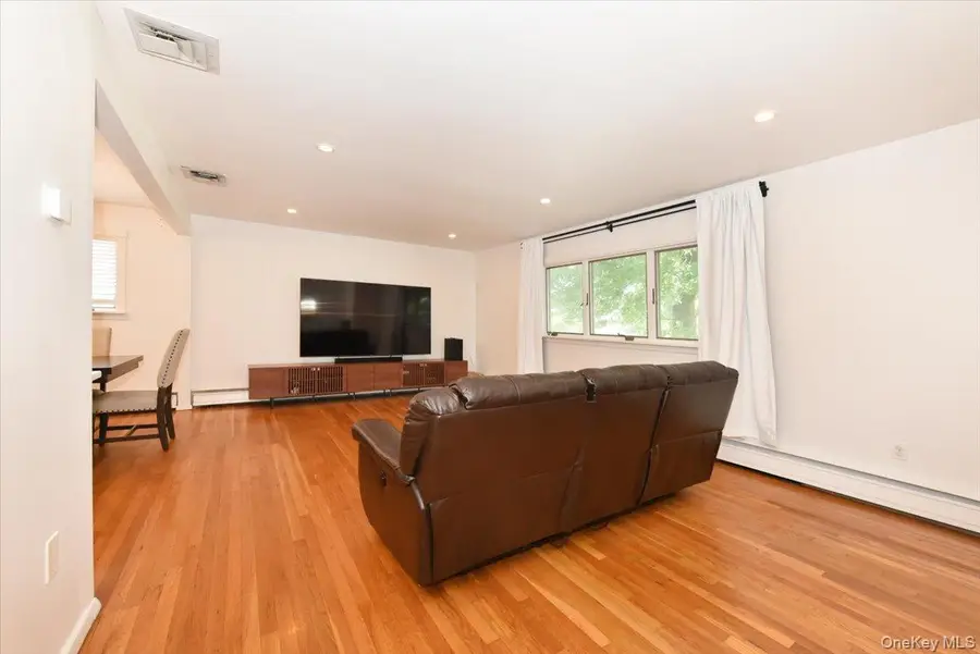 18 Cumberland Street, Rockville Centre, NY 11570 - #2