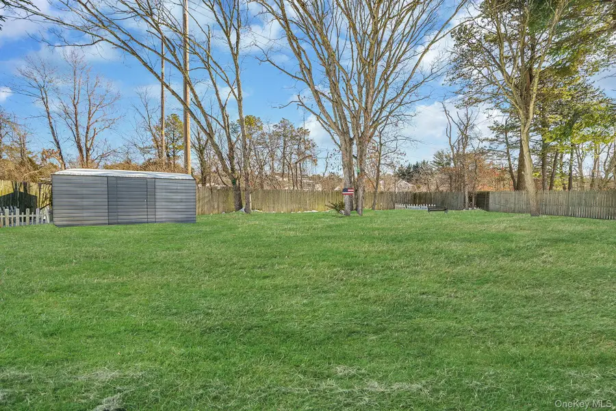 68 Sequoia Way, Holbrook, NY 11741 - #3