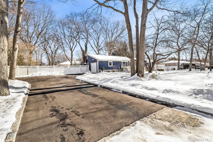 211 Oswego Avenue, Medford, NY 11763 - #2