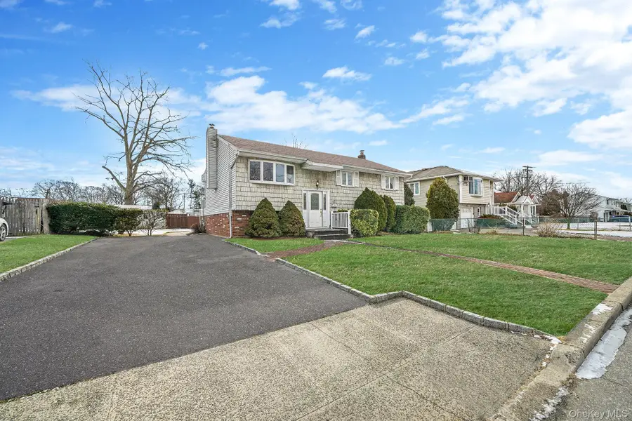 60 Liberty Avenue, North Babylon, NY 11703 - #3