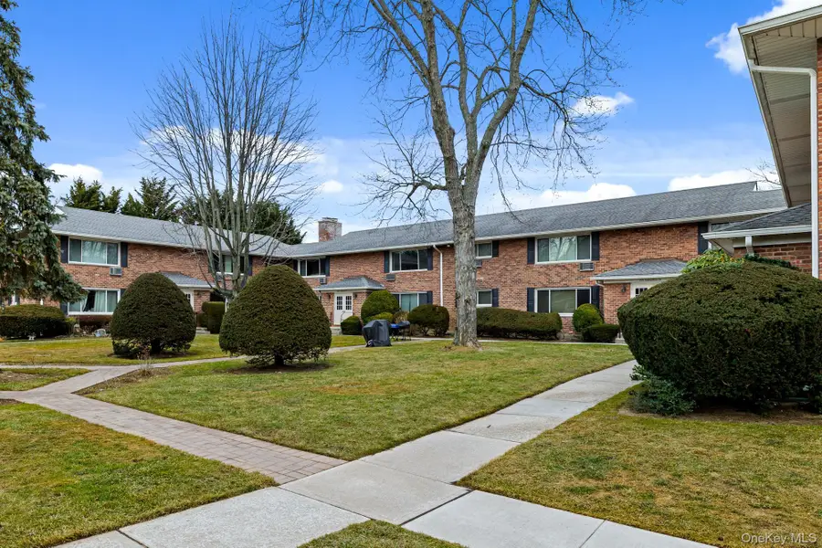 285 Edmunton #16, North Babylon, NY 11703 - Image #2