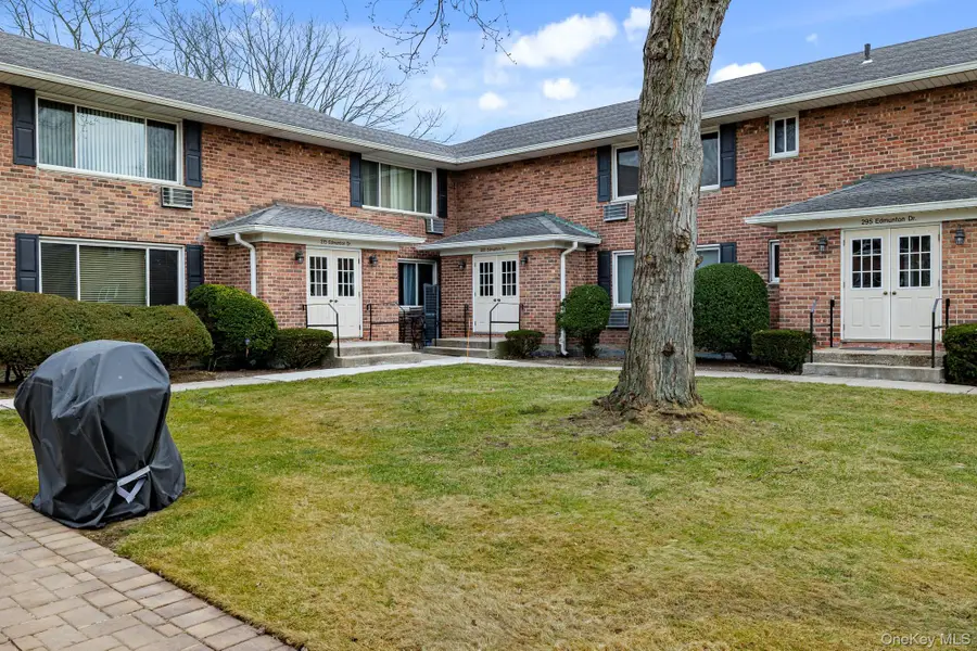 285 Edmunton #16, North Babylon, NY 11703 - Image #3