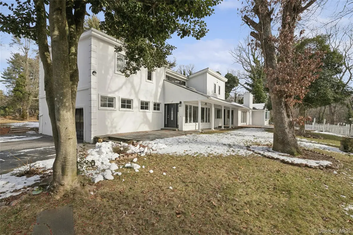 549 Woodbury Road, Cold Spring Harbor, NY 11724 - Image #1