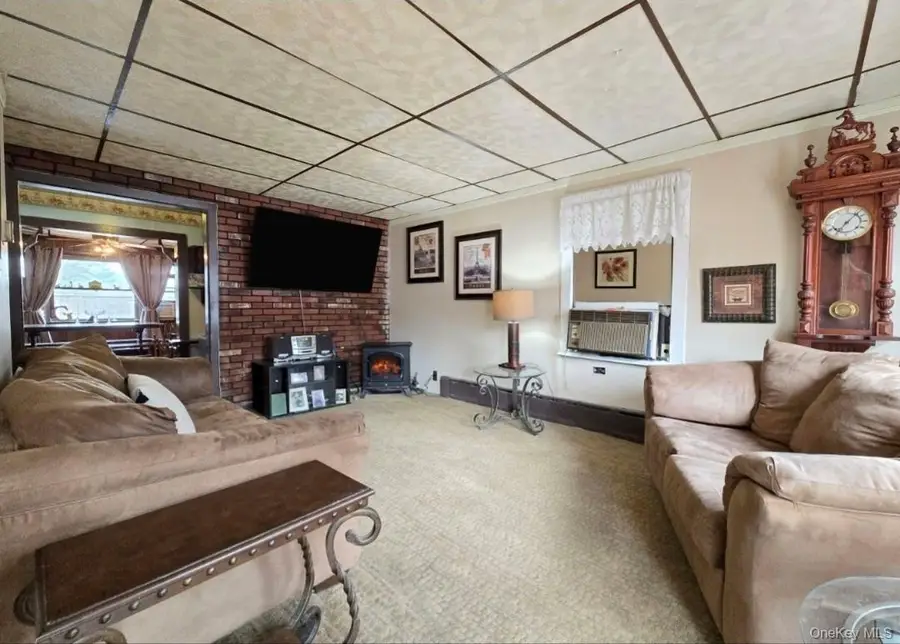 27 Dillmont Drive, Smithtown, NY 11787 - Image #3