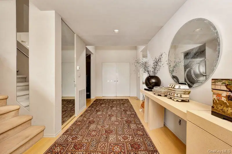 27 Fairway Drive, Manhasset, NY 11030 - Image #2