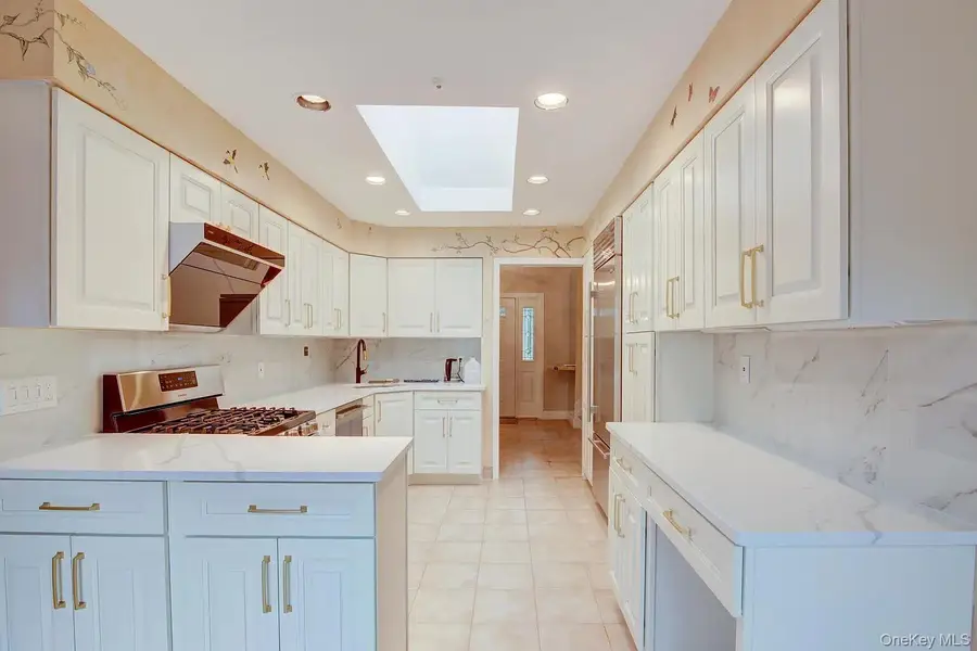 25 North Drive, Great Neck, NY 11021 - Image #3