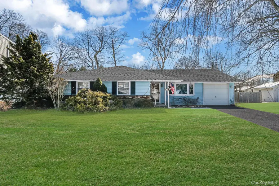 14 Mount Wilson Avenue, Farmingville, NY 11738 - #2