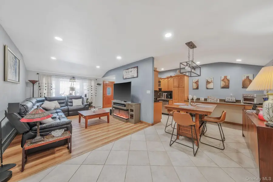 14 Mount Wilson Avenue, Farmingville, NY 11738 - #3