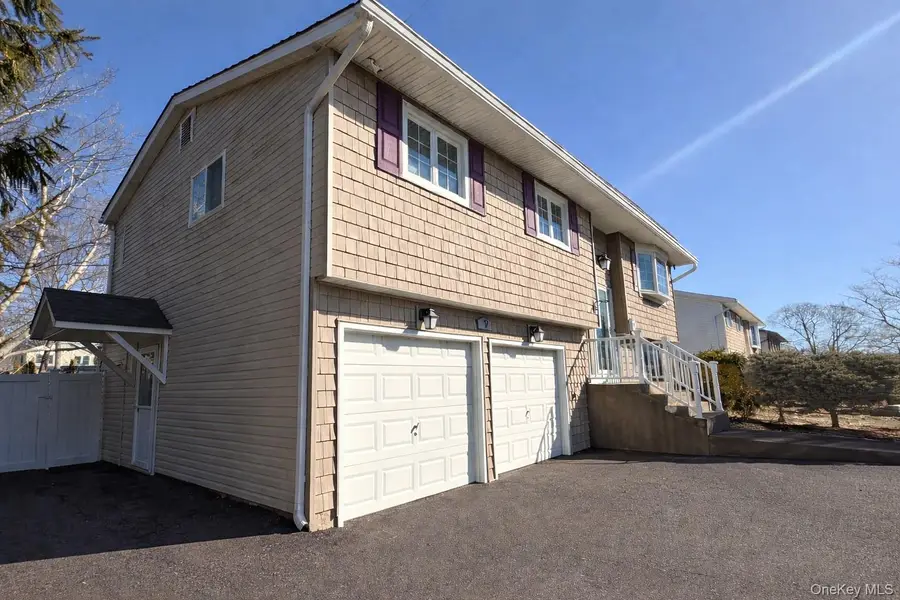 9 Columbine Avenue, Islip, NY 11751 - #2
