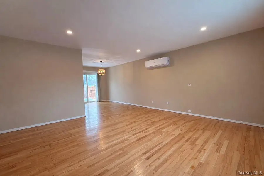 9 Columbine Avenue, Islip, NY 11751 - #3