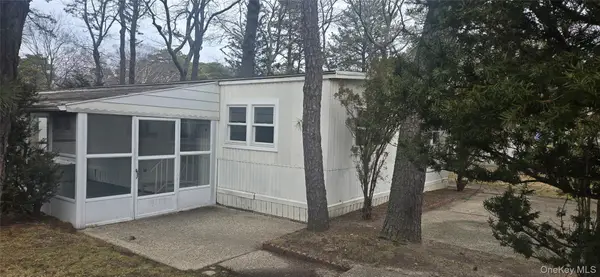 525 Riverleigh Ave Unit 116, Riverhead, NY 11901