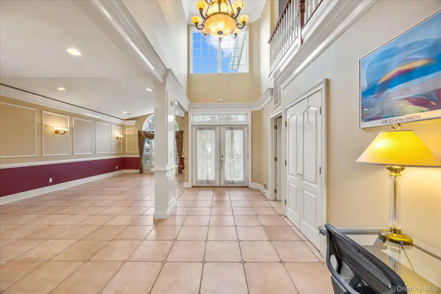 209 Windwatch Drive, Hauppauge, NY 11788 - Image #3