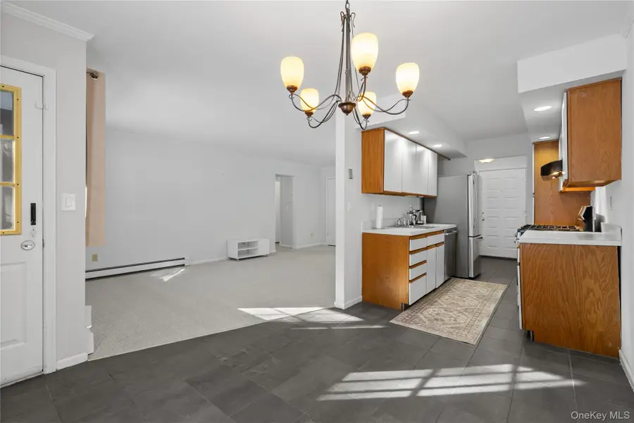 113 Foxwood Circle, Mount Kisco, NY 10549 - Image #3