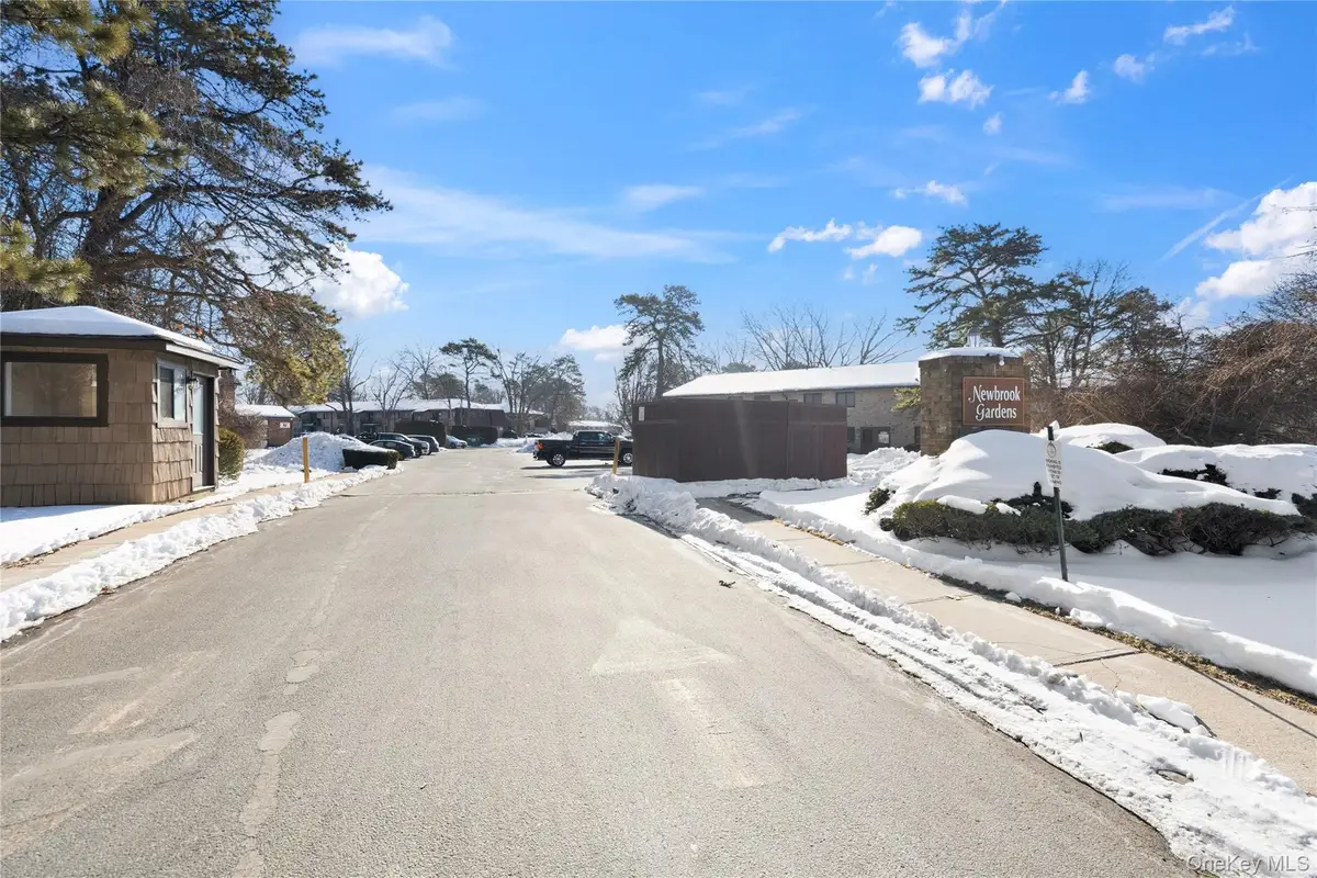 19 Newbrook #19, Bay Shore, NY 11706 - #1