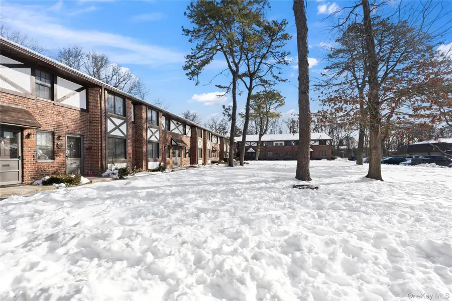 19 Newbrook #19, Bay Shore, NY 11706 - #3