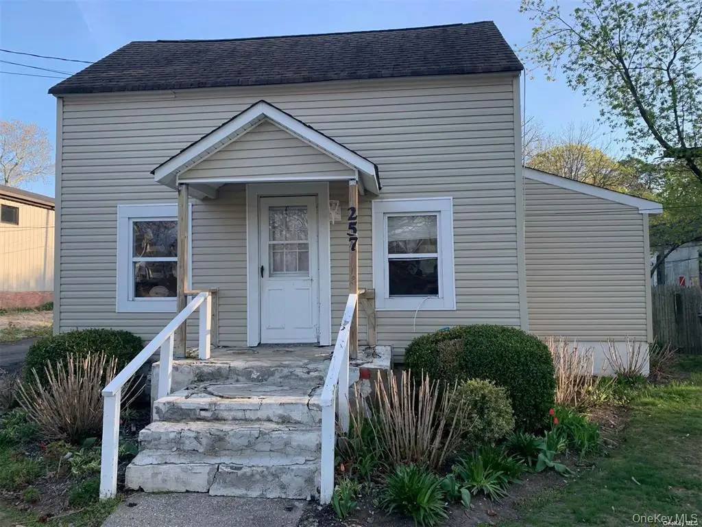 257 Flanders Road, Riverhead, NY 11901 - #1