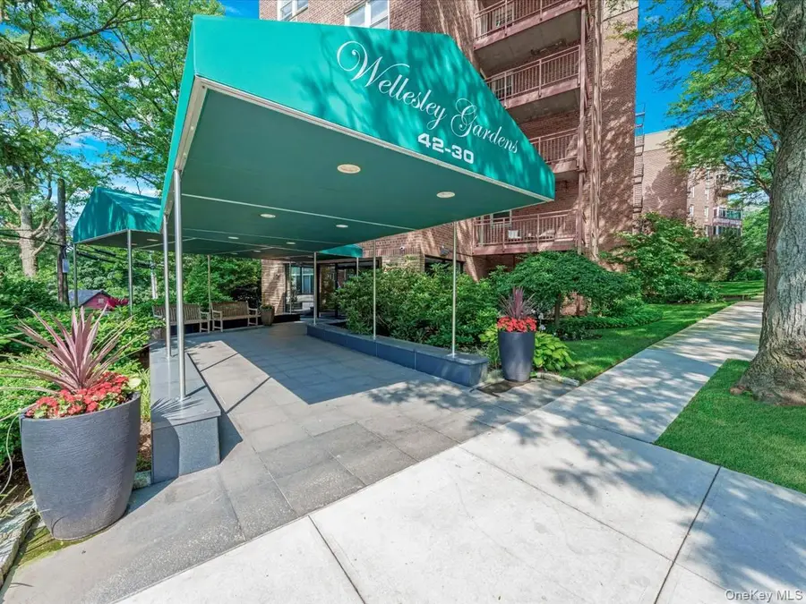 42-30 Douglaston Parkway #2P, Douglaston, NY 11363 - Image #2