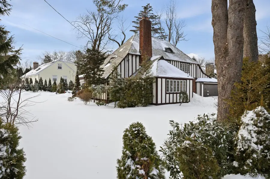 2 Wynmor Road, Scarsdale, NY 10583 - Image #2