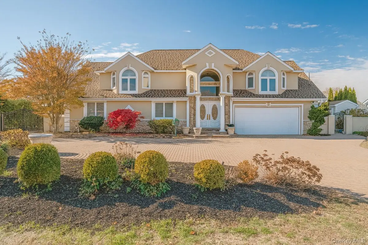 130 Wampum Lane, West Islip, NY 11795 - Image #1