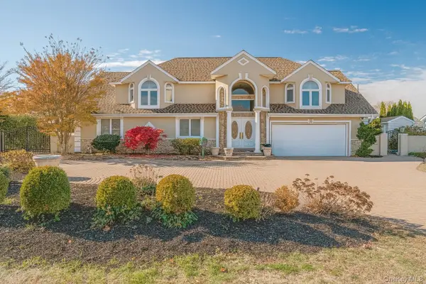 130 Wampum Lane, West Islip, NY 11795