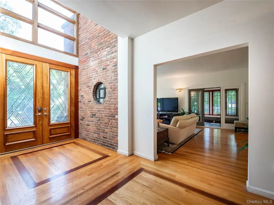 3 West Drive, Manhasset, NY 11030 - #3