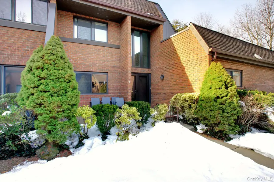 6 Frost Pond Drive, Roslyn, NY 11576 - #3