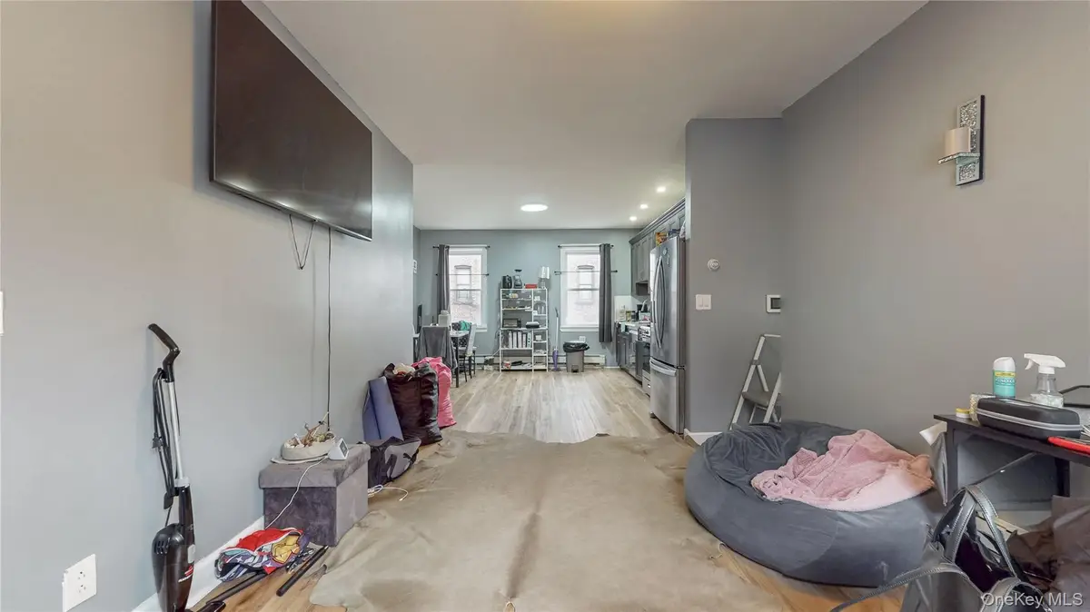 82 Moquette Row N, Yonkers, NY 10703 - Image #1